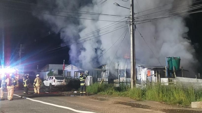 Incendio en una toma de Osorno dejó a siete personas quemadas