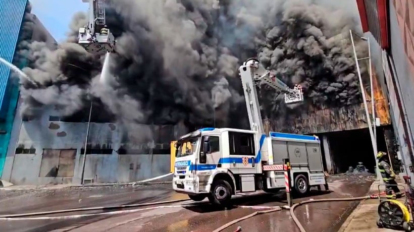 Superintendente del Cuerpo de Bomberos Iquique: &quot;Necesitamos más agua y equipamiento que realmente sirva para apagar el incendio&quot;