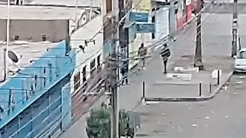 Condenan a 15 años de presidio a dos sujetos que asaltaron a peatón frente a feria en el centro de Iquique