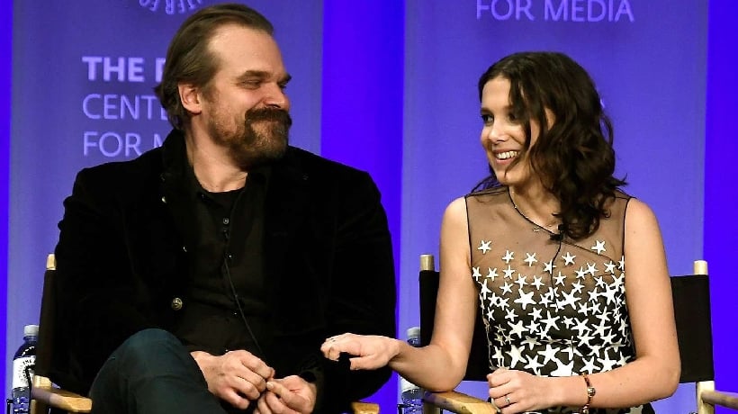 Millie Bobby Brown habría denunciado al actor David Harbour por maltrato y acoso laboral