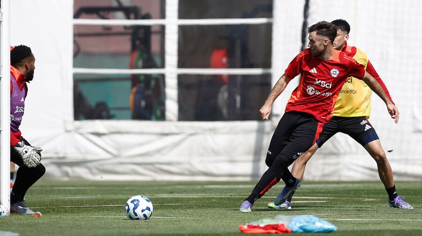 Córdova entregó la nómina para los partidos de Chile ante Rusia y Perú