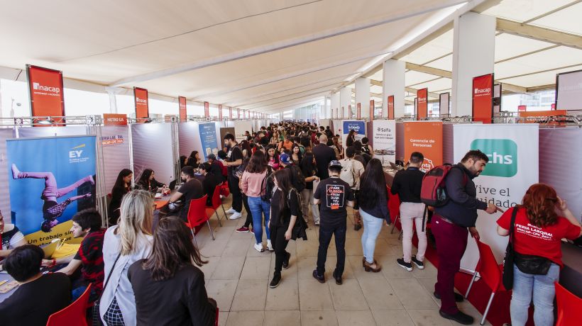 Realizan feria laboral en la sede del Inacap Iquique