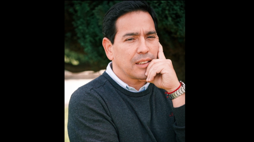 Escritor de Puerto Montt fue invitado a la Feria del Libro de Guadalajara 2025