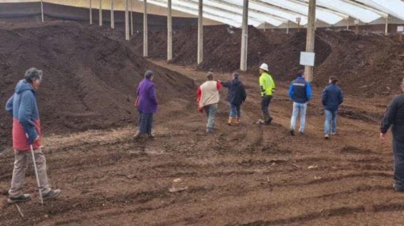 Agricultores de Puerto Montt fortalecieron sus prácticas sustentables en gira técnica del programa Prodesal