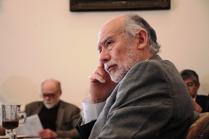 Senador Iván Flores propone rectificar &quot;Ley de Permisología&quot; y su efecto en la construcción de centros oncológicos