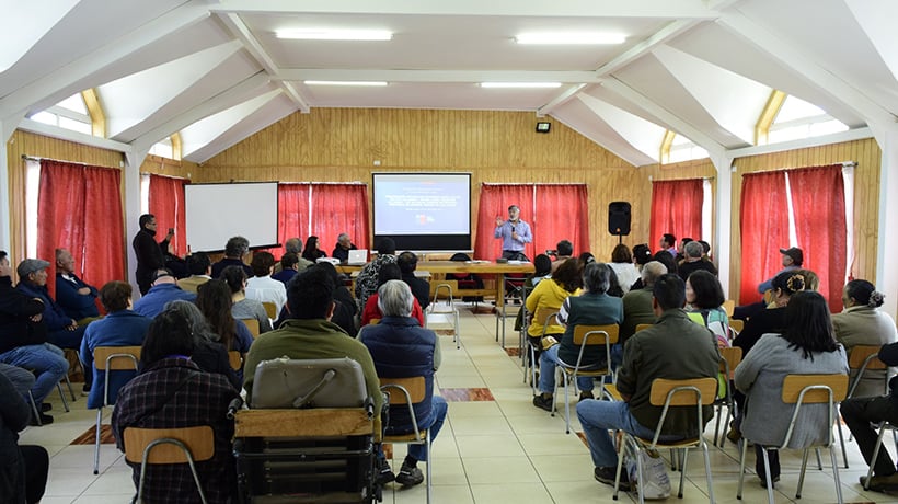 Puyehue: dirigentes y vecinos participaron en reunión informativa sobre proyecto de reposición de la Ruta 215