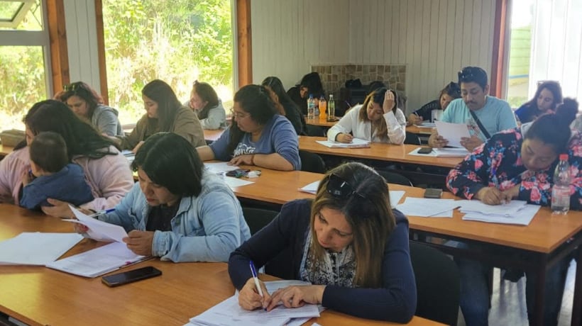 Ancud realiza reunión para formar a futuras cajeras bancarias en iniciativa de capacitación