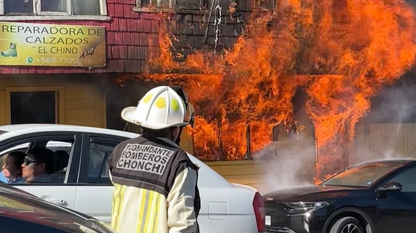 Cuatro incendios en Chonchi dejaron cinco damnificados y un par de vecinos heridos