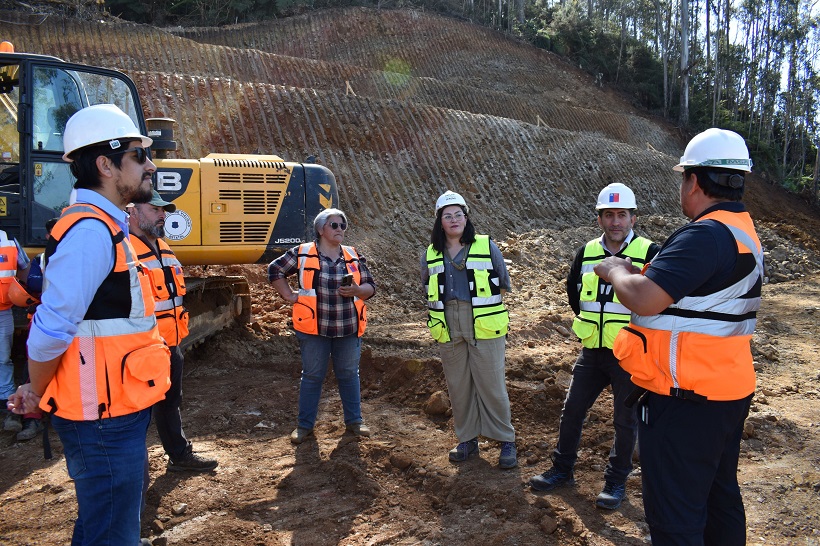 Avanzan faenas del MOP para superar emergencia por remoción en masa en sector La Rama en la Ruta Valdivia-Corral