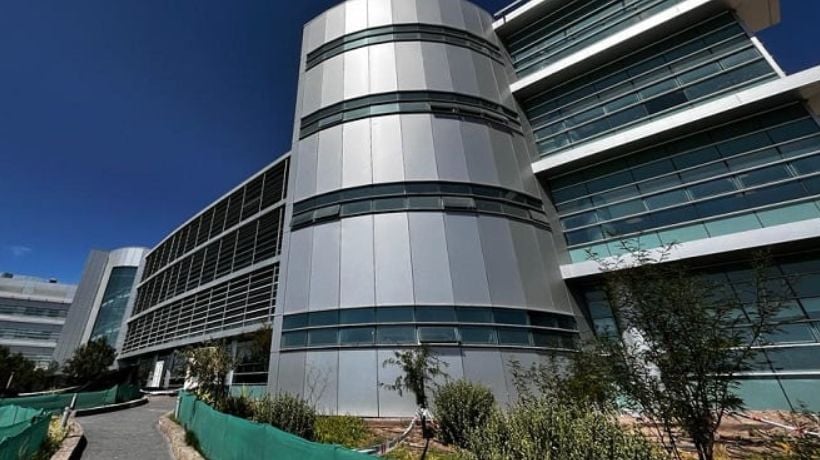 Hospital Carlos Cisternas de Calama suspende visitas y restringe accesos por operativo policial