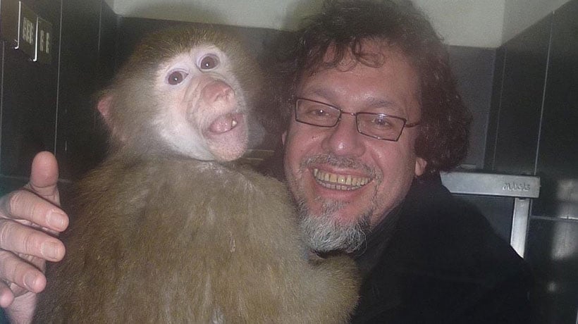 &quot;Es 100% real&quot;: Ricardo Lagos Weber relata la historia detrás de su foto viral abrazando un mono