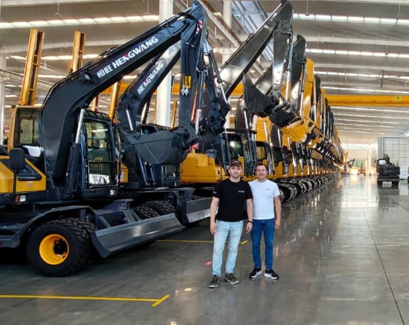 Emprendedores de La Araucanía viajan 20.000 kilómetros en busca de innovación en maquinaria y viviendas modulares