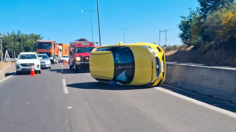 Una persona lesionada y dos vehículos volcados dejó colisión en Ruta Las Palmas