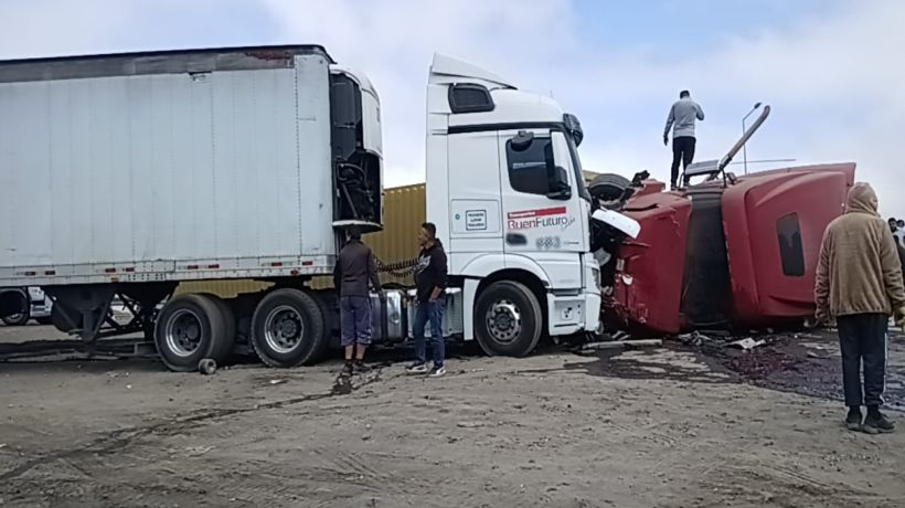 Un lesionado dejó colisión de dos camiones en la autopista Humberstone de la Ruta A-16