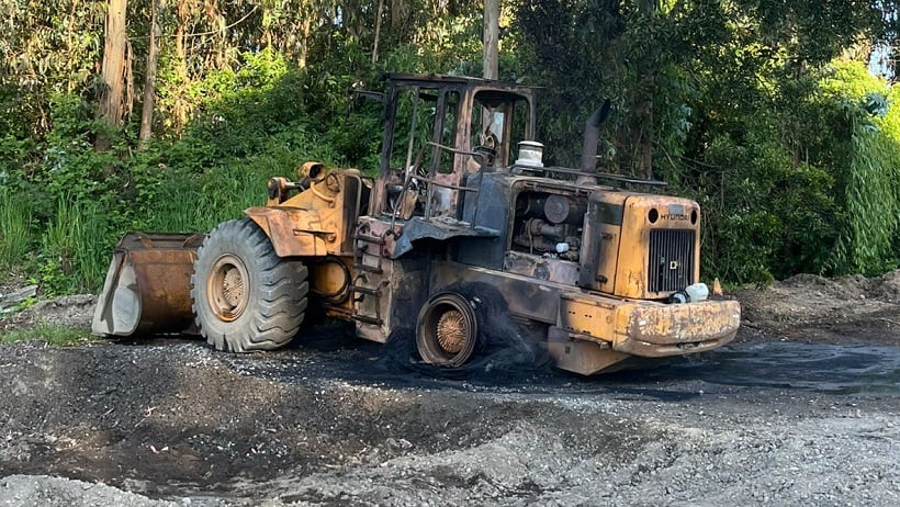Tercer atentado en dos días: sujetos queman maquinaria en predio de Carahue