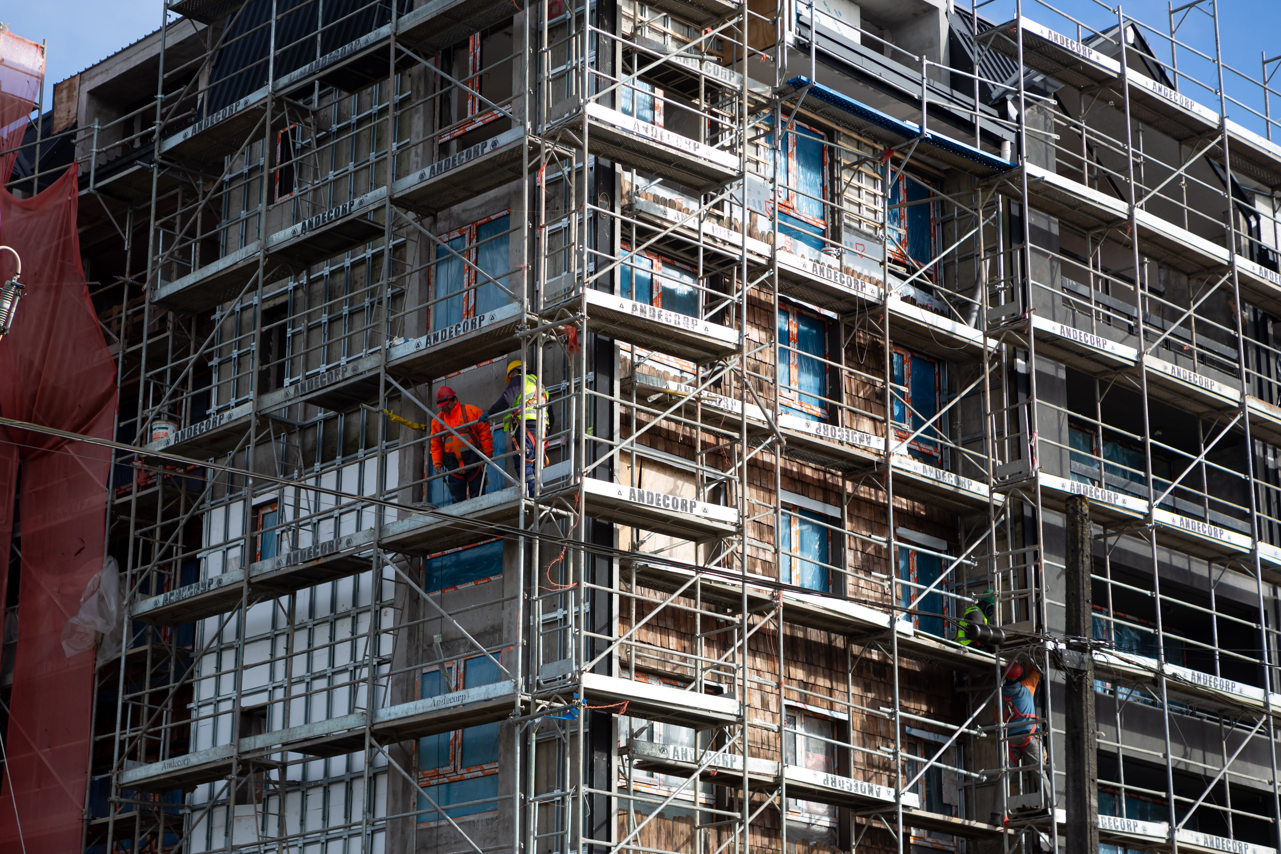 Expertos valoran baja en tasas hipotecarias, pero advierten que la recuperación inmobiliaria será gradual