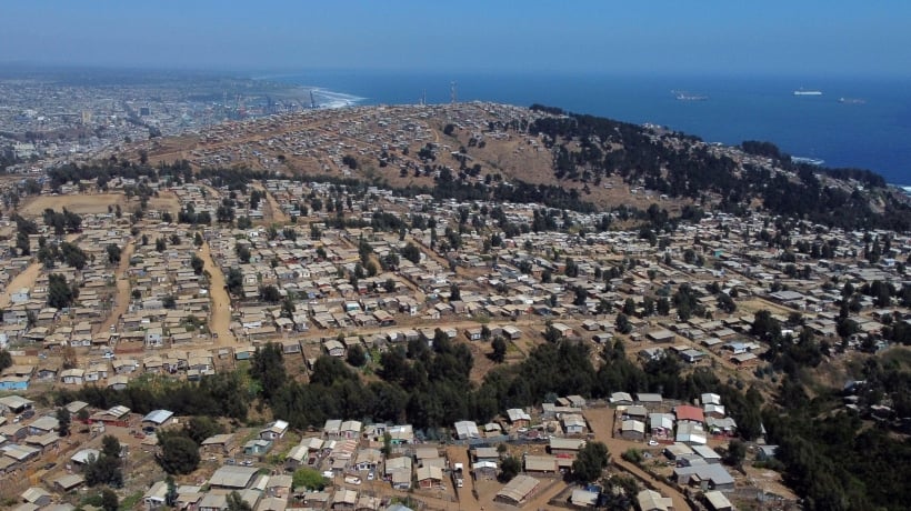 A 27 días del plazo judicial: Gobierno busca evitar desalojo de megatoma en San Antonio