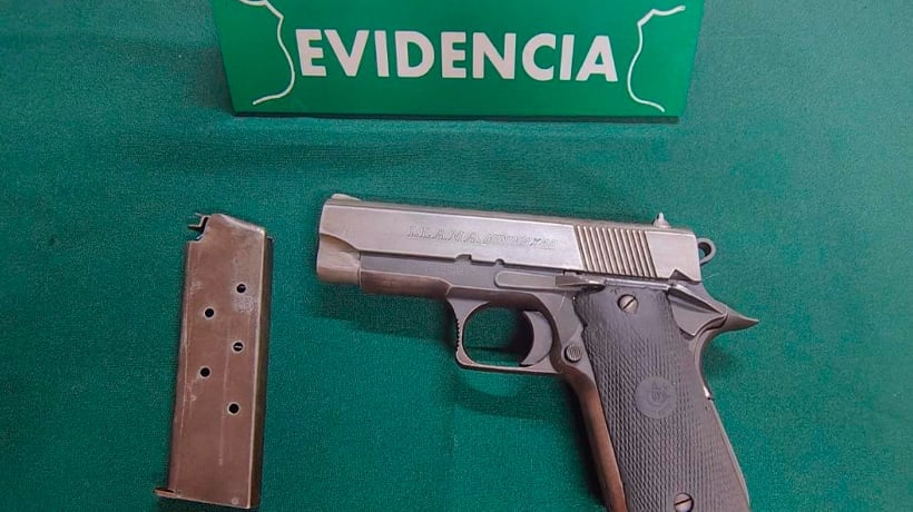 Dos detenidos y una incautación de arma de fuego dejó control vehicular en Iquique