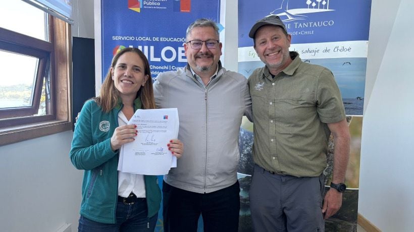 SLEP Chiloé y Parque Tantauco firman alianza para fortalecer la educación ambiental en la isla