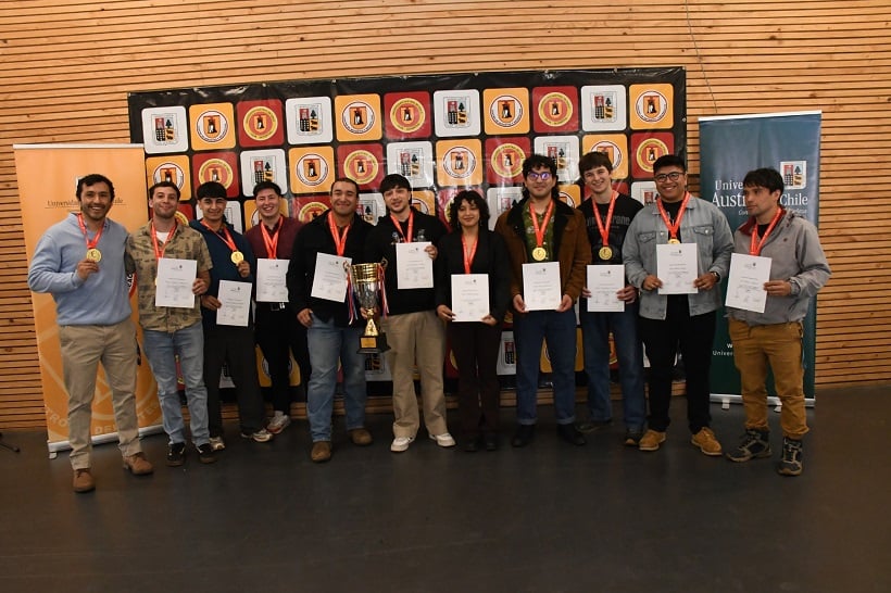 UACh celebró a sus medallistas universitarios en ceremonia de reconocimiento 2025