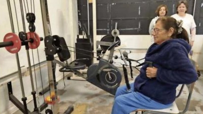 Entrenamiento en bloques mejora la fuerza de los adultos mayores