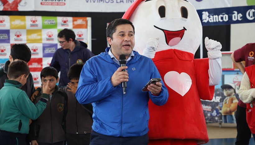 Vecinos de Pillanlelbún participan del lanzamiento oficial de la Teletón en la localidad