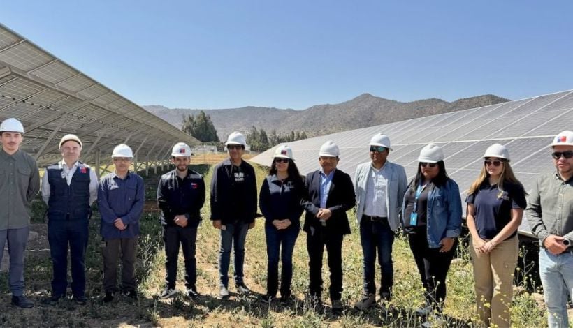 Autoridades visitan primer parque solar comunitario para replicarlo en la región