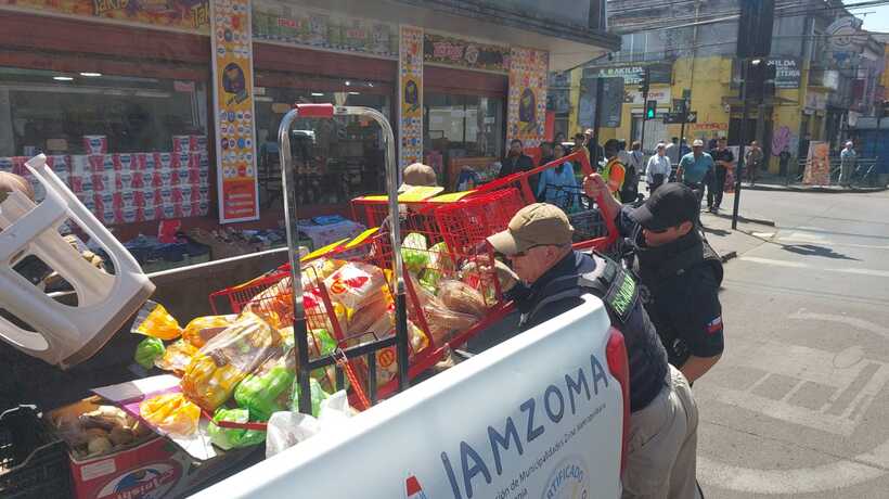 Cerca de 700 kilos de mercadería fueron decomisados a comerciantes no autorizados en Temuco