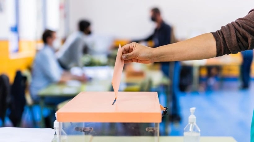 Antofagasta: Servel dispone plantillas en braille para que personas con discapacidad visual voten de forma autónoma