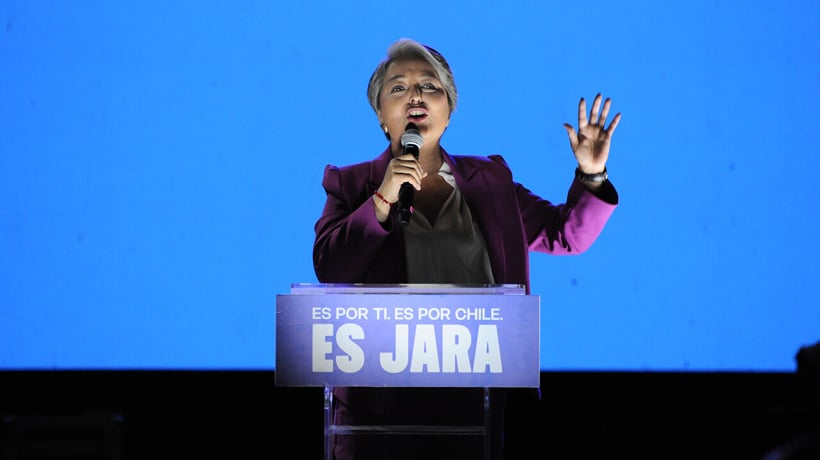 Mathhei y Kast cuestionan cánticos contra Carabineros de asistentes a acto de Jara: “No han aprendido nada”