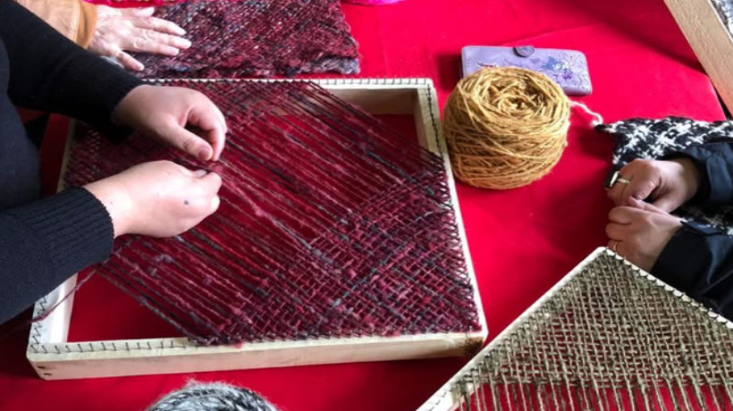 Dalcahue: Mujeres de Butalcura participan en exitoso taller de telar a clavo