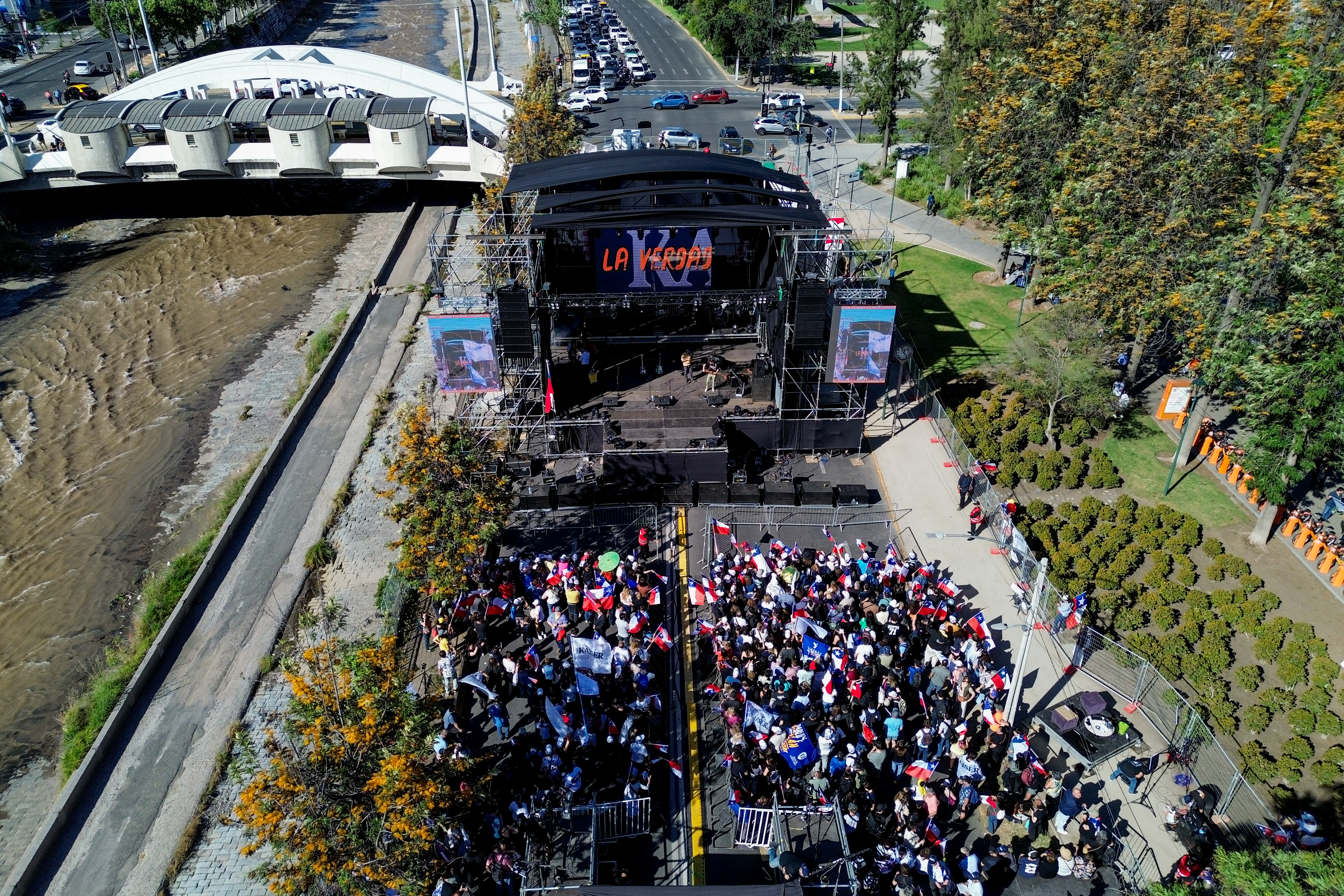 Cierra su campaña: Registran cortes de calles en Providencia por acto de Kaiser