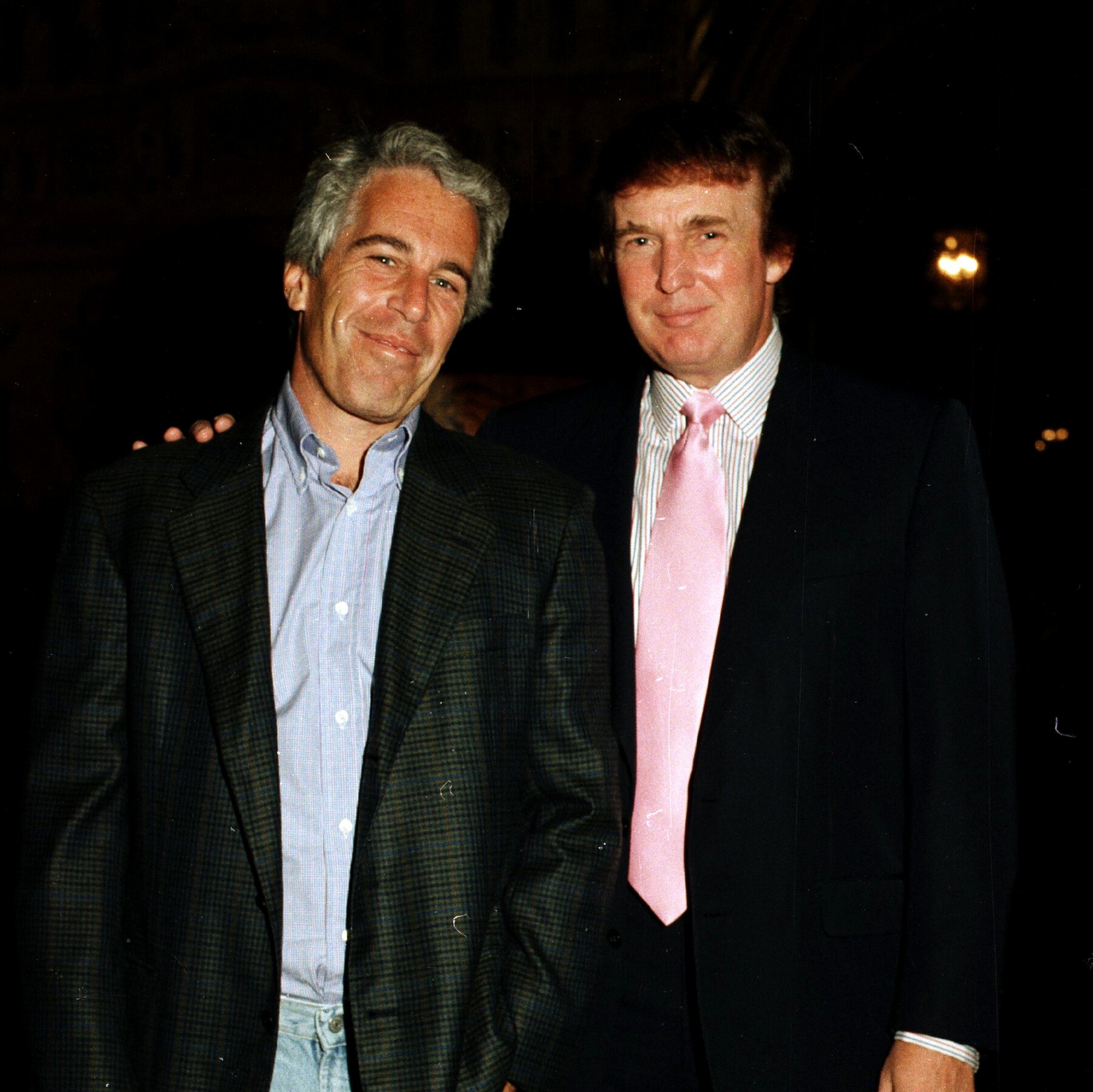 Trump presiona a legisladoras republicanas para no publicar archivos del caso Epstein