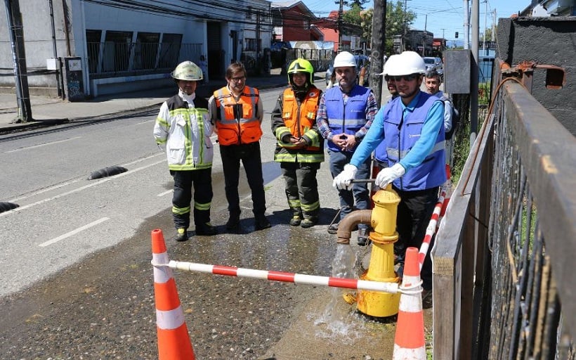 En Valdivia: Refuerzan mantenimiento preventivo de grifos cerca de locales de votación previo a elecciones