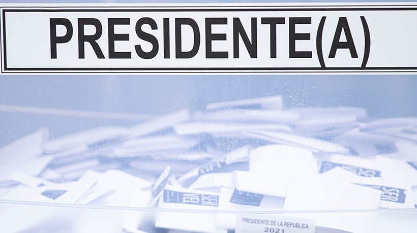 Votos de diferente color y tres elecciones distintas en el proceso de este domingo