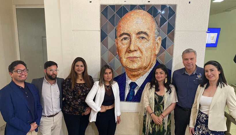 Mosaico rinde homenaje a José Papic en edificio de Corfo: fue impulsor de grandes avances en Antofagasta
