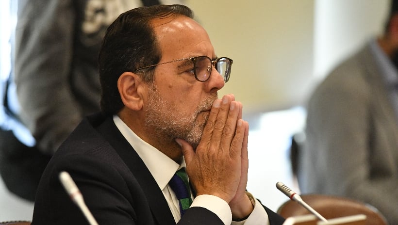 Mulet expuso &quot;eventual conflicto de interés&quot; de Pardow: Cónyuge forma parte de un estudio que defiende a Transelec