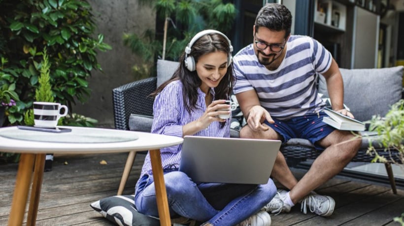 Estudio revela que chilenos ven la IA como una herramienta útil, aunque persisten temores por privacidad y fraudes