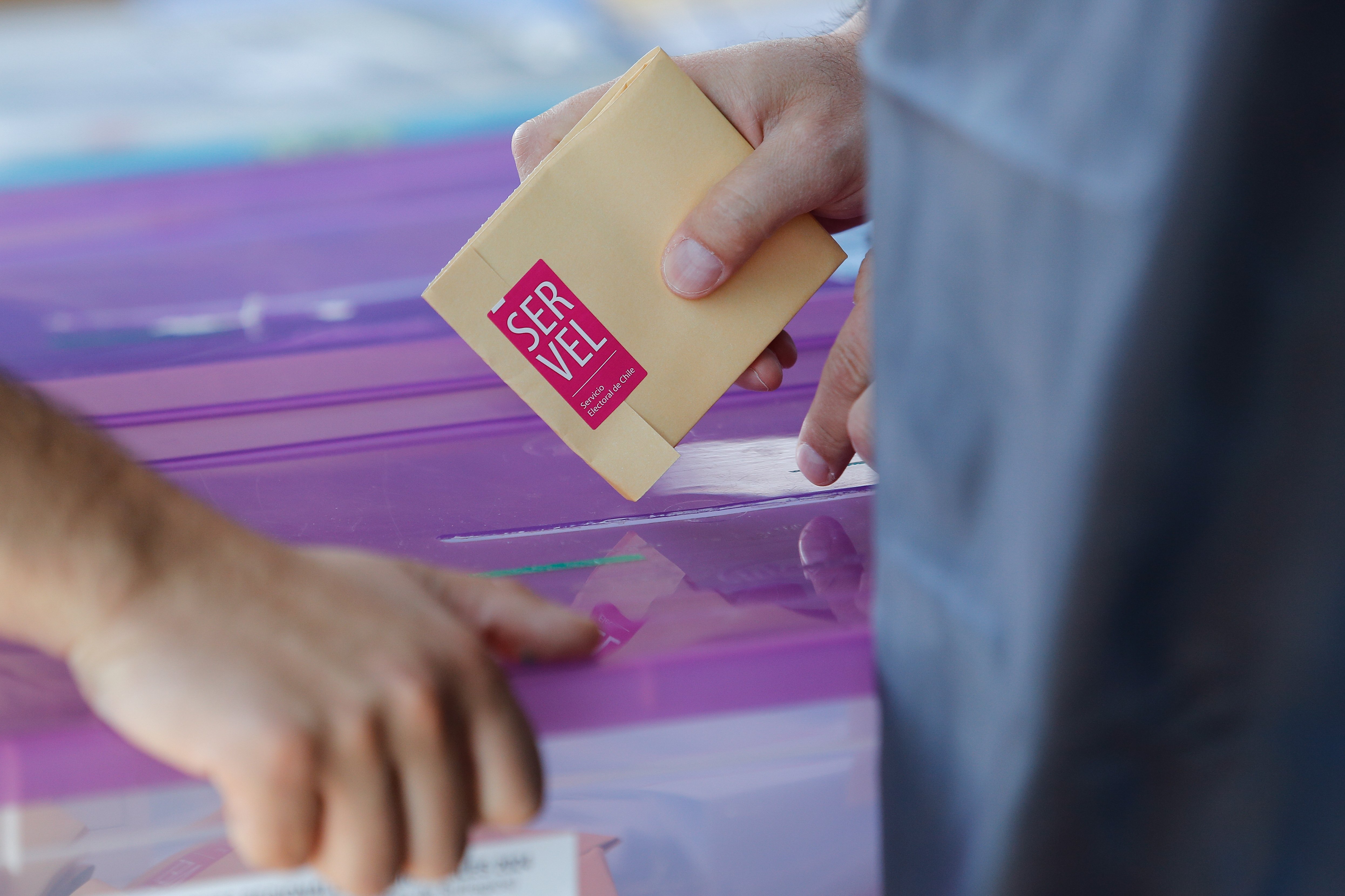 Chile busca al sucesor del Presidente Boric: Jara lidera las preferencias y hay disputa en la oposición