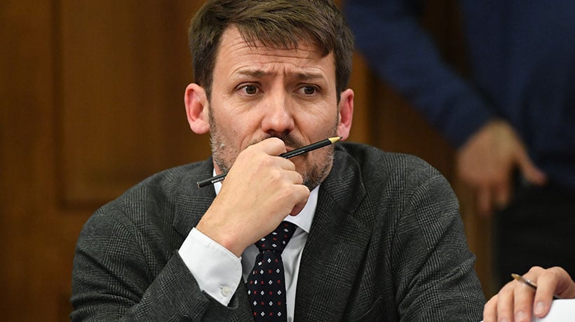 Comisión posterga votación de AC contra Pardow: se definirá el lunes y exministro compromete asistencia