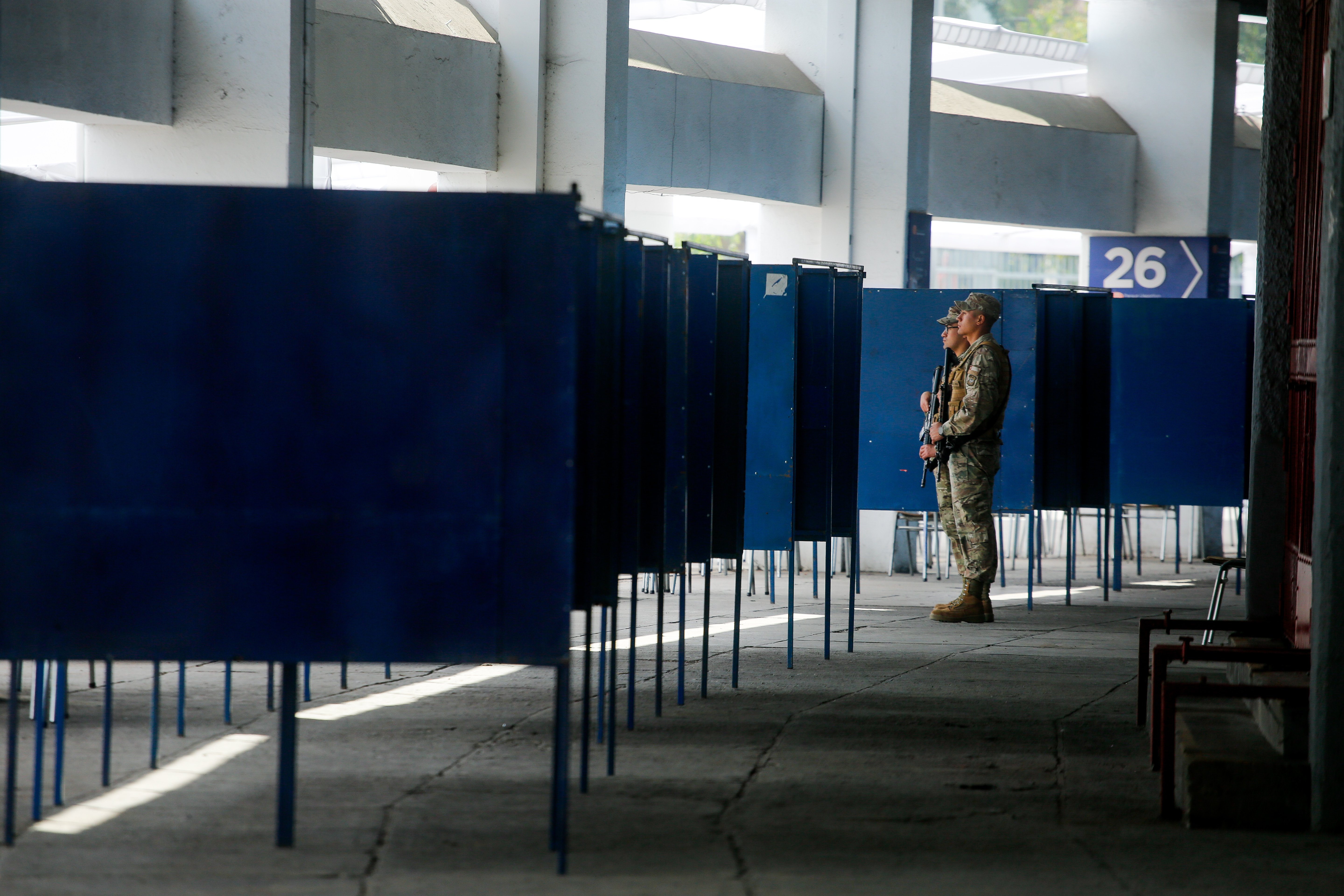 Votaciones en RM: Durán dice que están &quot;todas las instituciones preparadas&quot; en los más de mil recintos de sufragio