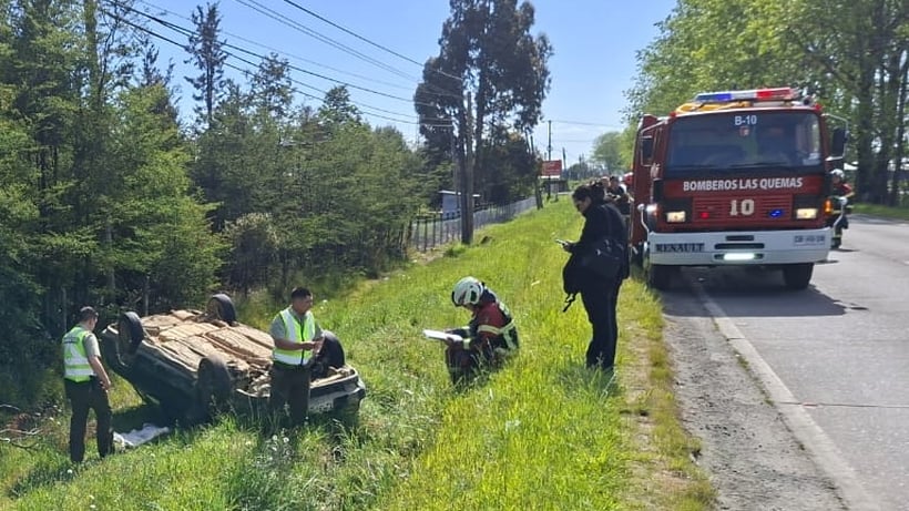 Auto volcó en la ruta al aeropuerto El Tepual de Puerto Montt tras falla mecánica
