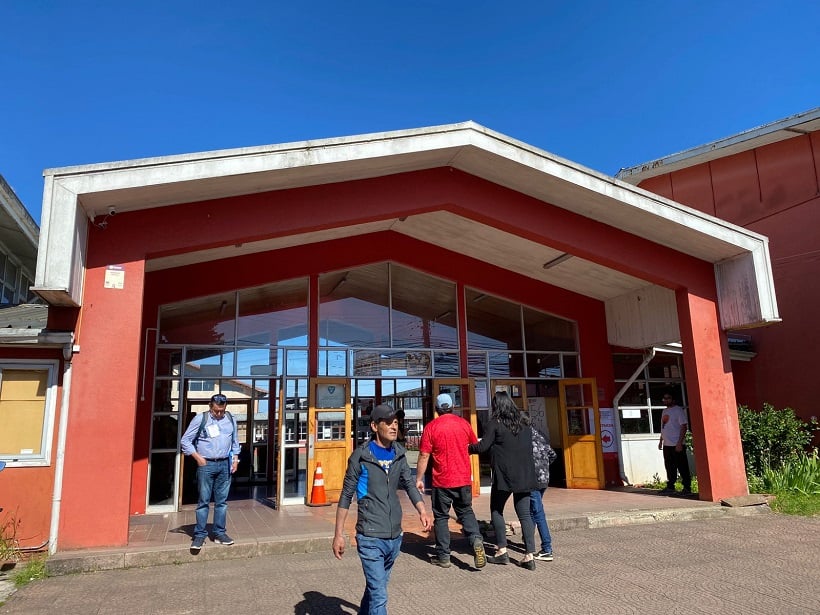 En Valdivia: Inicia el cierre de mesas y aún se observan personas que ingresan a votar