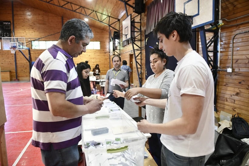 Termina una jornada tranquila de votación y se inicia el cierre de mesas