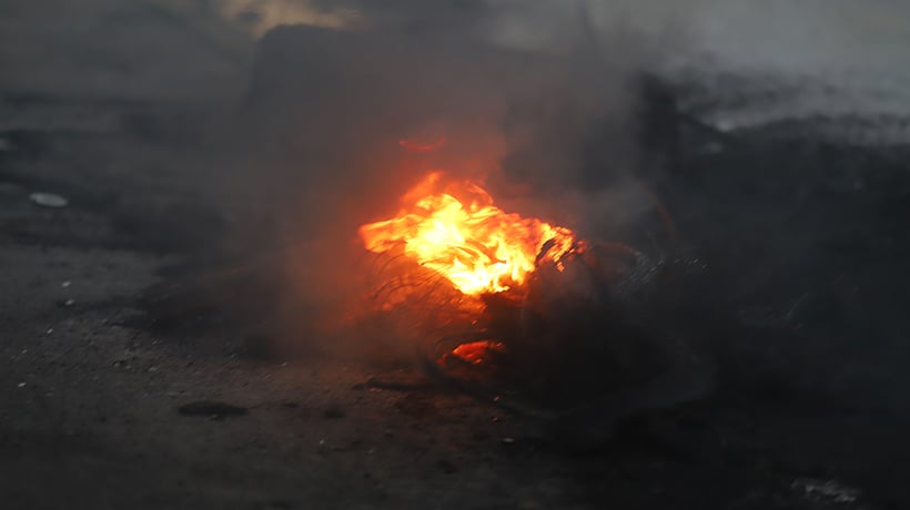 Valparaíso amaneció bajo barricadas incendiarias