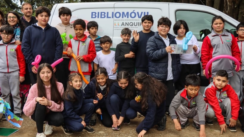 SLEP Llanquihue impulsa la lectura con un Bibliomóvil y la donación de 6.400 libros