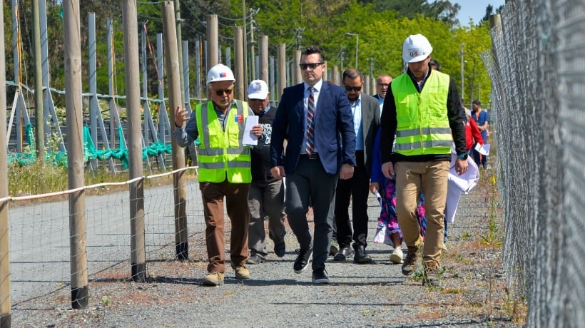 Municipio y gremios de Coronel visitan terreno del nuevo hospital para confirmar avance del proyecto
