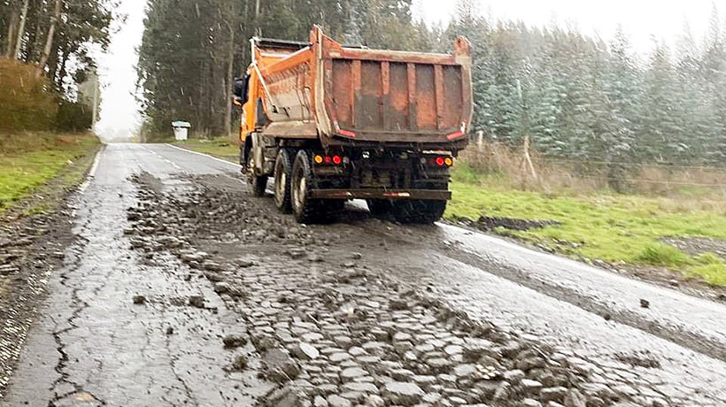 “Tememos que ocurran accidentes”: El reclamo de vecinos de sector Las Quemas de Osorno por el deterioro de camino