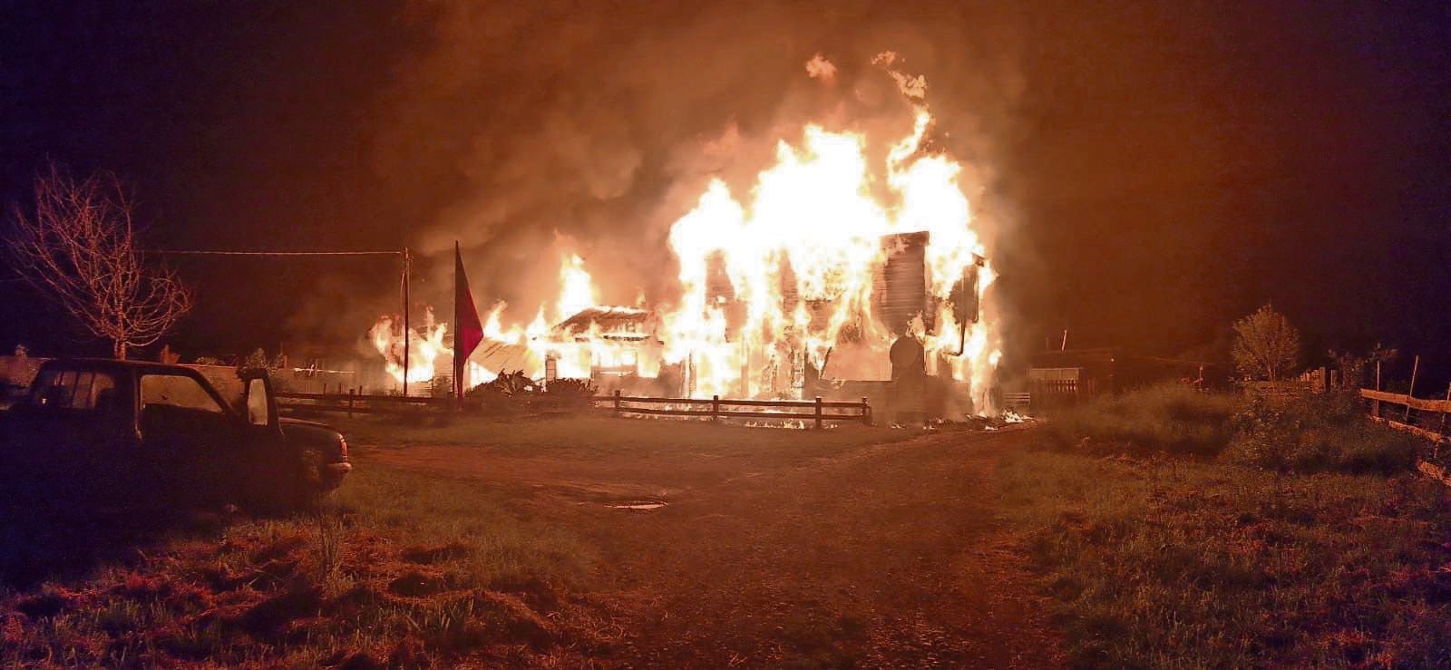 Adolescente de 15 años y adulta mayor de 80 murieron en incendio