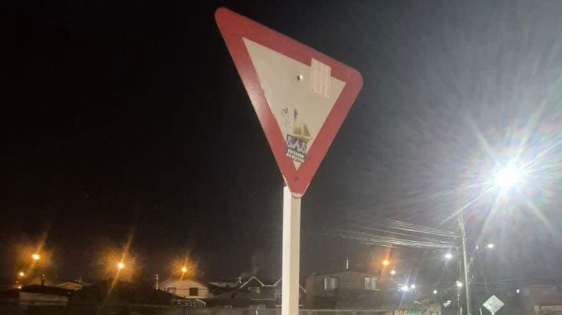 Detenidos por pintar señalética en Mirasol tendrán que pagar la reparación